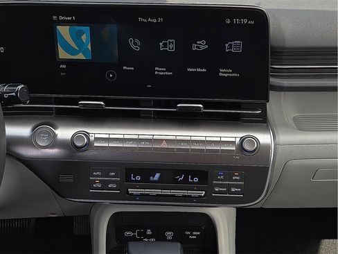 Used 2025 Hyundai Kona SEL image 11