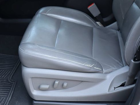 Used 2019 Chevrolet Suburban LT AWD/4WD image 16