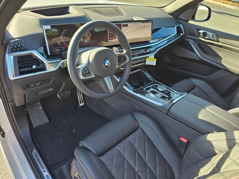 New 2026 BMW X5 xDrive40i w/ M Sport Package image 2