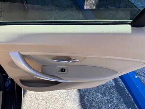 Used 2016 BMW 320i Sedan RWD image 44