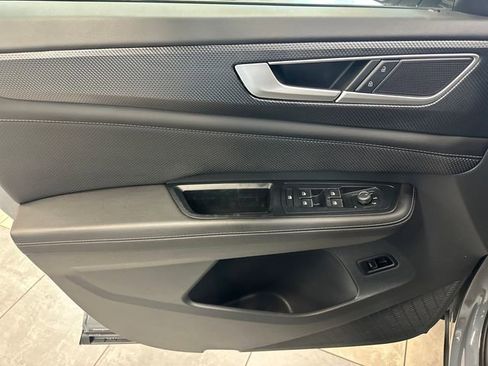 Used 2025 Volkswagen Atlas Cross Sport SEL R-Line AWD/4WD image 21