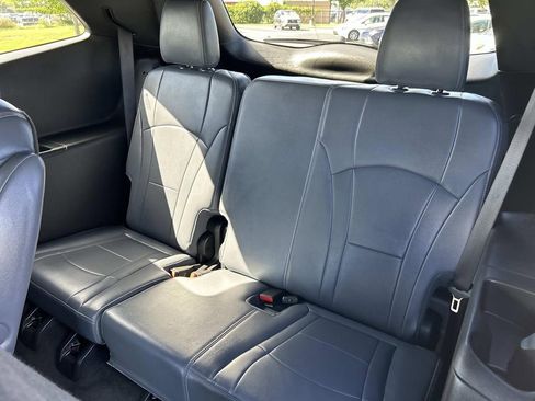 Used 2024 Buick Enclave Premium image 22
