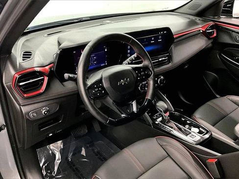 Used 2025 Chevrolet TrailBlazer RS w/ Convenience Package image 13