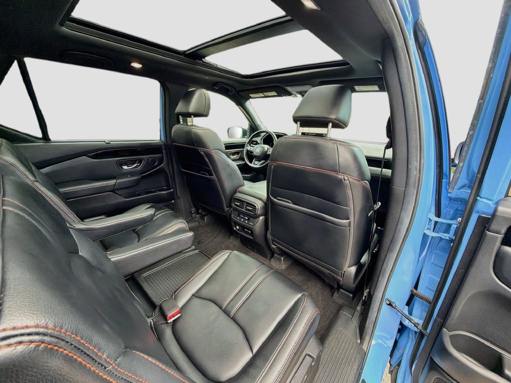 Used 2025 Honda Pilot TrailSport image 31