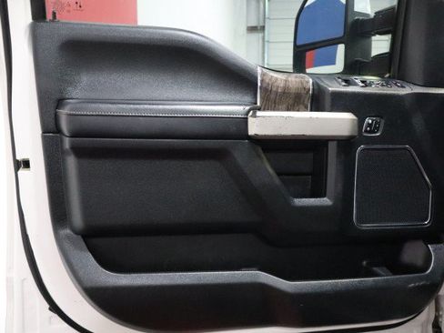 Used 2019 Ford F250 Lariat w/ Lariat Value Package AWD/4WD image 28