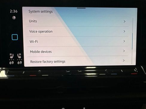 Used 2025 Volkswagen Atlas SE image 36