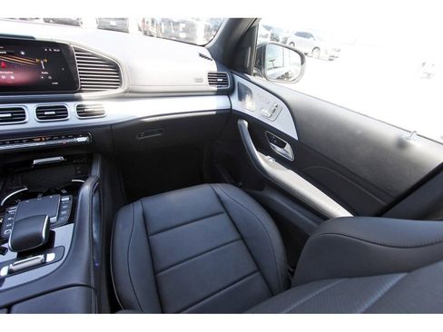 Used 2025 Mercedes-Benz GLS 450 4MATIC image 10