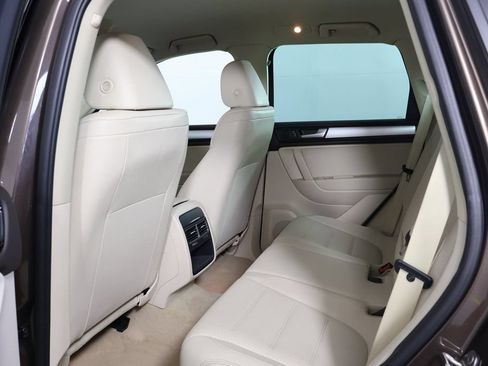 Used 2012 Volkswagen Touareg Sport AWD/4WD image 11