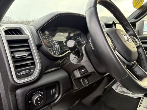 Used 2024 RAM 2500 Big Horn w/ Safety Group image 32