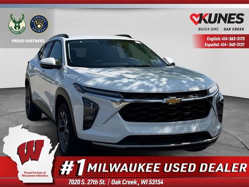 Used 2025 Chevrolet Trax LT w/ LT Convenience Package FWD image 1