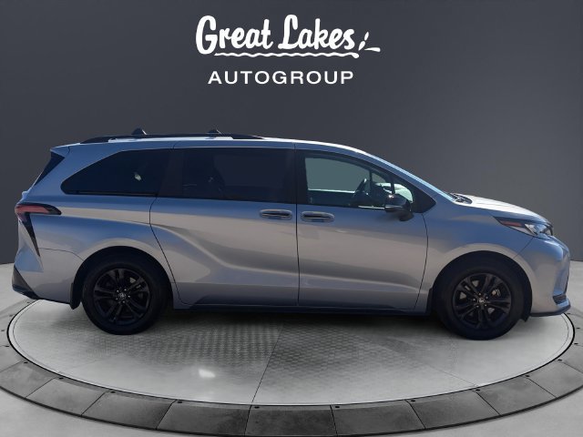 Used 2025 Toyota Sienna XSE w/ XSE Premium Package AWD/4WD image 6