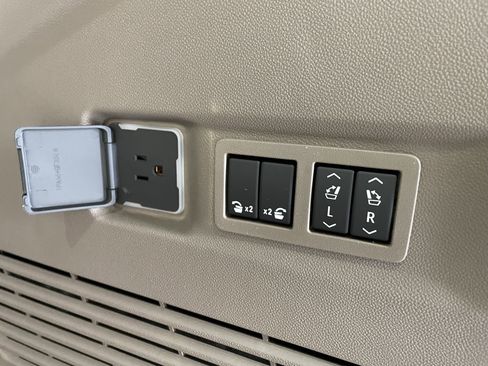 New 2026 GMC Yukon XL Denali w/ Sun & Power Step Package image 10