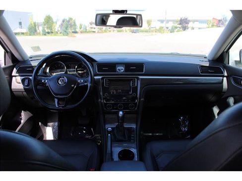 Used 2017 Volkswagen Passat 1.8T SE FWD image 10