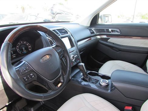 Used 2018 Ford Explorer Platinum AWD/4WD image 15