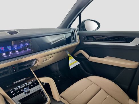 Certified 2026 Porsche Cayenne AWD/4WD image 25