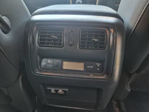 Used 2019 Nissan Pathfinder SV FWD image 16
