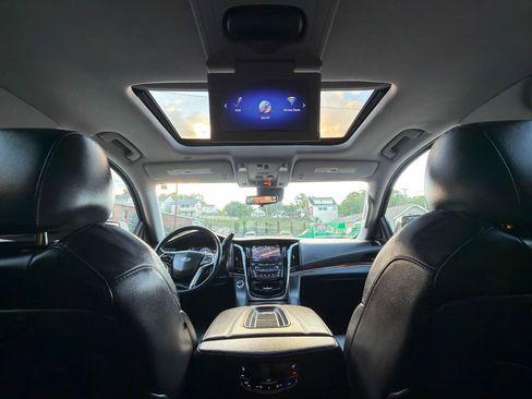 Used 2020 Cadillac Escalade ESV Premium Luxury AWD/4WD image 22