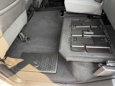 Used 2022 RAM 1500 Classic SLT w/ Electronics Convenience Group AWD/4WD image 39