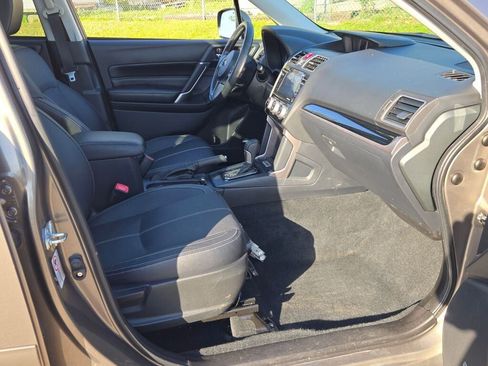 Used 2018 Subaru Forester 2.5i Touring AWD/4WD image 6