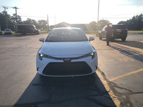 Certified 2025 Toyota Corolla LE FWD image 5