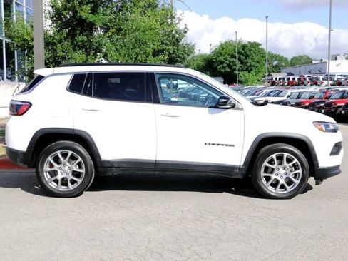 Used 2022 Jeep Compass Latitude AWD/4WD image 5