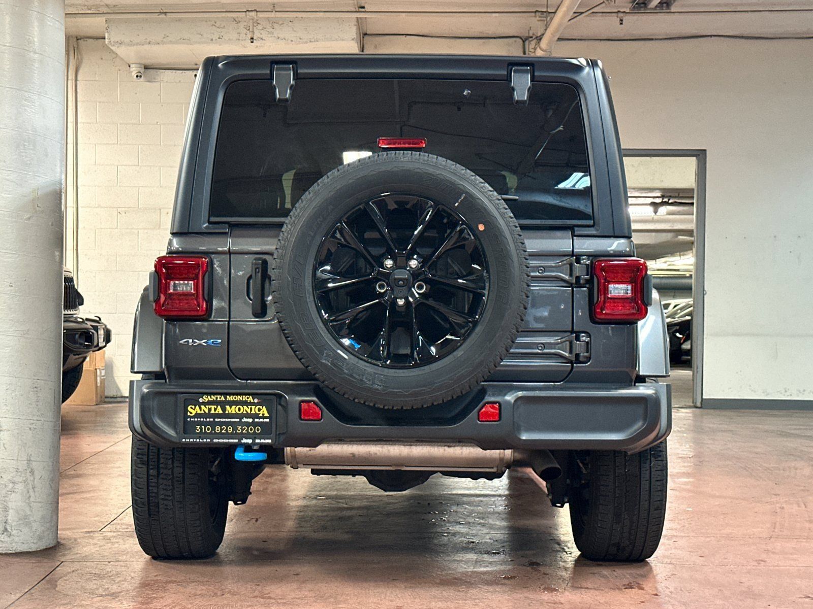 Used 2023 Jeep Wrangler Unlimited Sahara AWD/4WD image 4