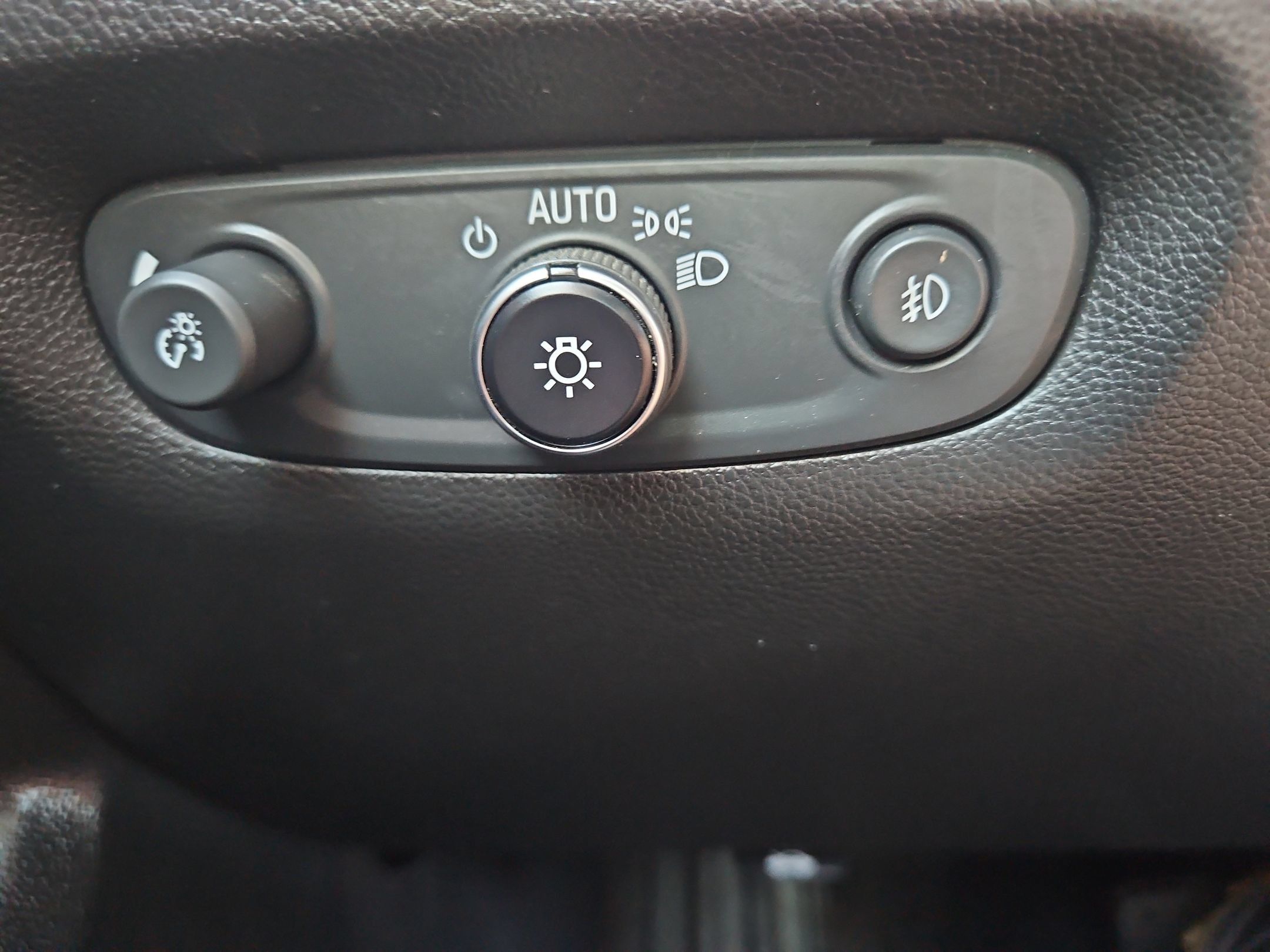 Used 2020 Chevrolet Traverse LT FWD image 25