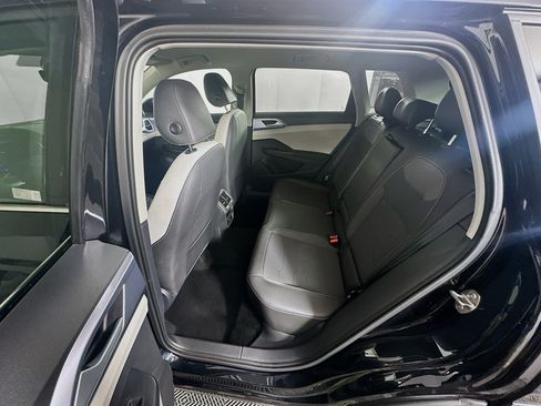 Used 2025 Volkswagen Taos SE FWD image 26