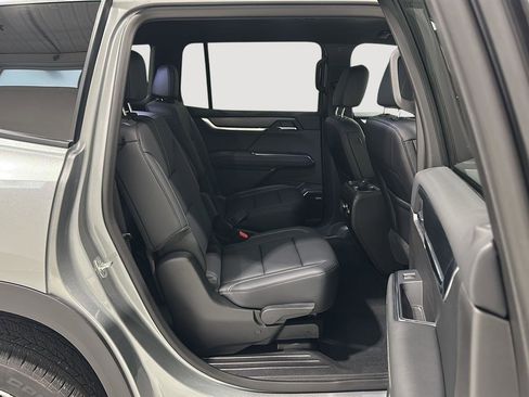 Used 2025 GMC Acadia Elevation w/ Elevation Premium Package image 24