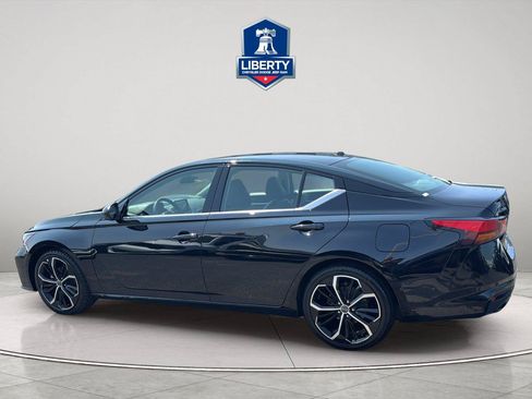 Used 2024 Nissan Altima 2.5 SR FWD image 6