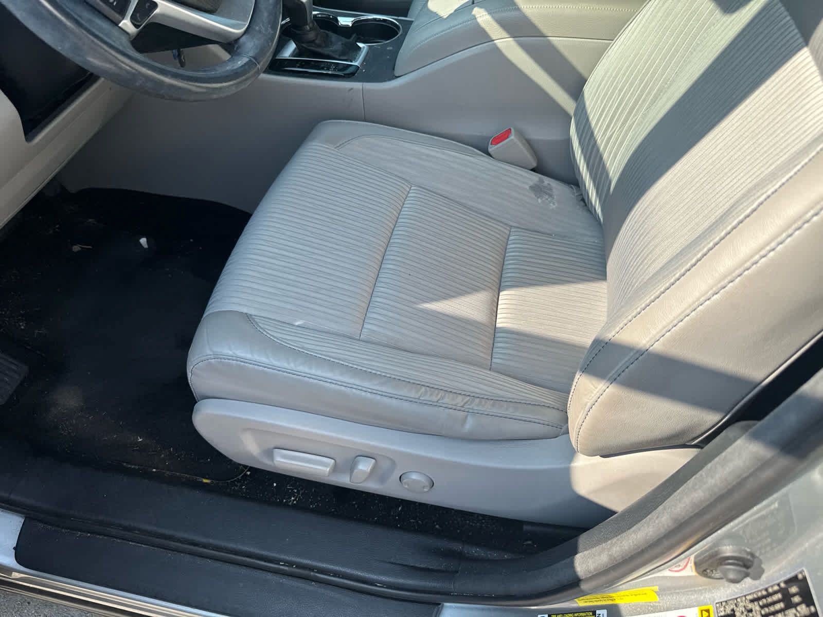 Used 2018 Toyota Highlander Plus FWD image 10
