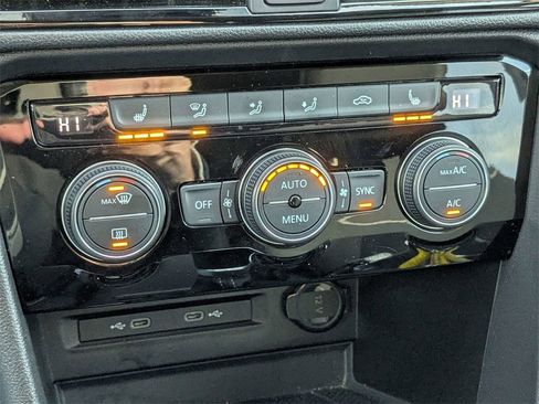 Used 2024 Volkswagen Taos SE image 23