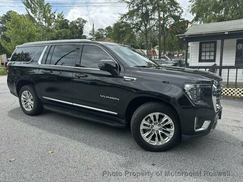 Used 2023 GMC Yukon XL SLT w/ SLT Premium Package RWD image 4