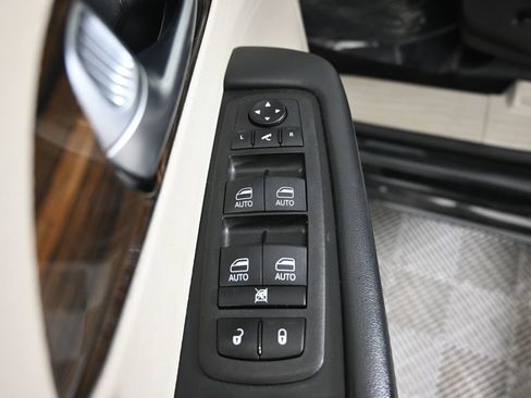 Used 2023 Chrysler Pacifica Limited FWD image 20