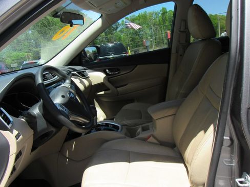 Used 2016 Nissan Rogue SV FWD image 11