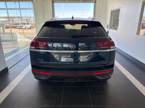 Used 2020 Volkswagen Atlas Cross Sport SE w/ Panoramic Sunroof Package image 4