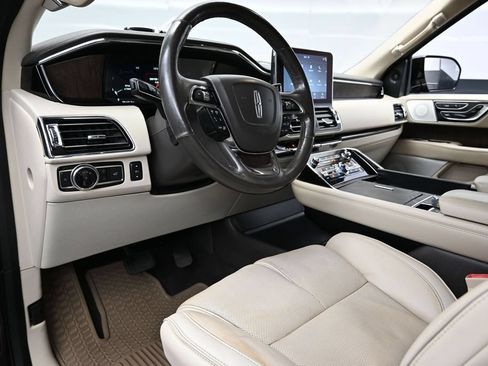 Used 2018 Lincoln Navigator Reserve w/ Technology Package AWD/4WD image 16