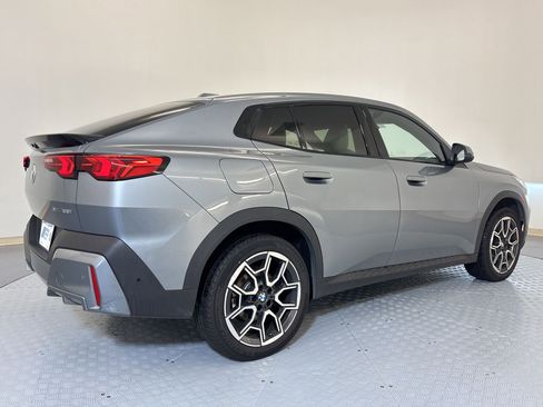 Used 2026 BMW X2 xDrive28i AWD/4WD image 9