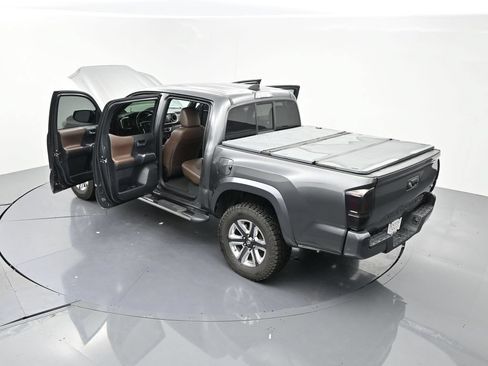 Used 2016 Toyota Tacoma Limited RWD image 23