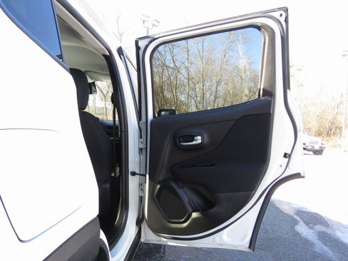 Used 2019 Jeep Renegade Latitude w/ Cold Weather Group image 15