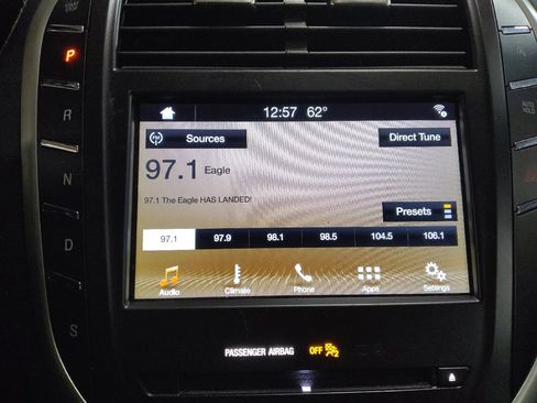 Used 2019 Lincoln MKC Premiere image 25