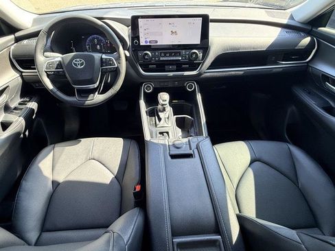 Used 2026 Toyota Grand Highlander FWD image 32