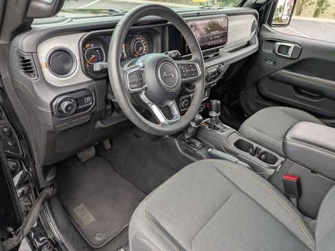 Used 2024 Jeep Wrangler Sahara image 17