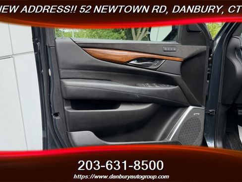 Used 2019 Cadillac Escalade ESV Luxury AWD/4WD image 11