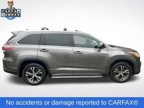 Used 2016 Toyota Highlander XLE FWD image 2