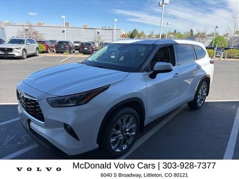 Used 2022 Toyota Highlander Limited image 1