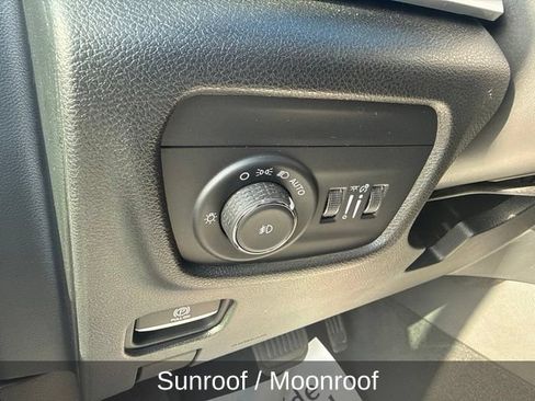 Used 2025 Jeep Grand Cherokee Limited AWD/4WD image 11
