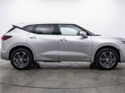Used 2025 Chevrolet Blazer LT FWD image 11