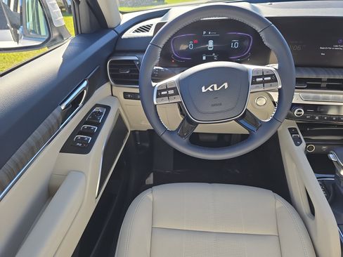New 2025 Kia Telluride EX w/ EX Captain's Chair Package image 16