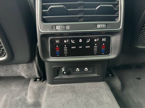 Used 2022 Audi Q8 Premium Plus image 13